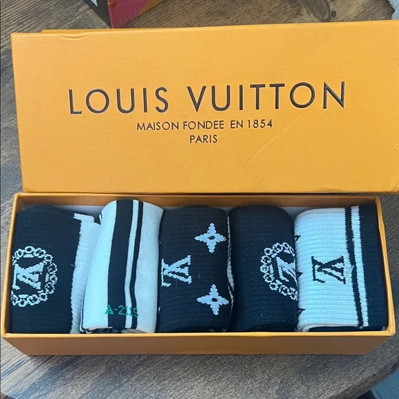 Louis Vuitton Black and White Socks Set - Picture 1 of 3